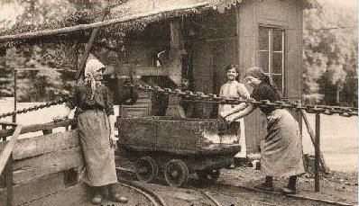 比利时博里纳日的推煤女工(Hiercheuses)