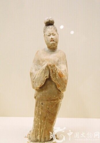 彩绘陶男装女立俑(唐·西安郭家滩出土·陕西历史博物馆藏)